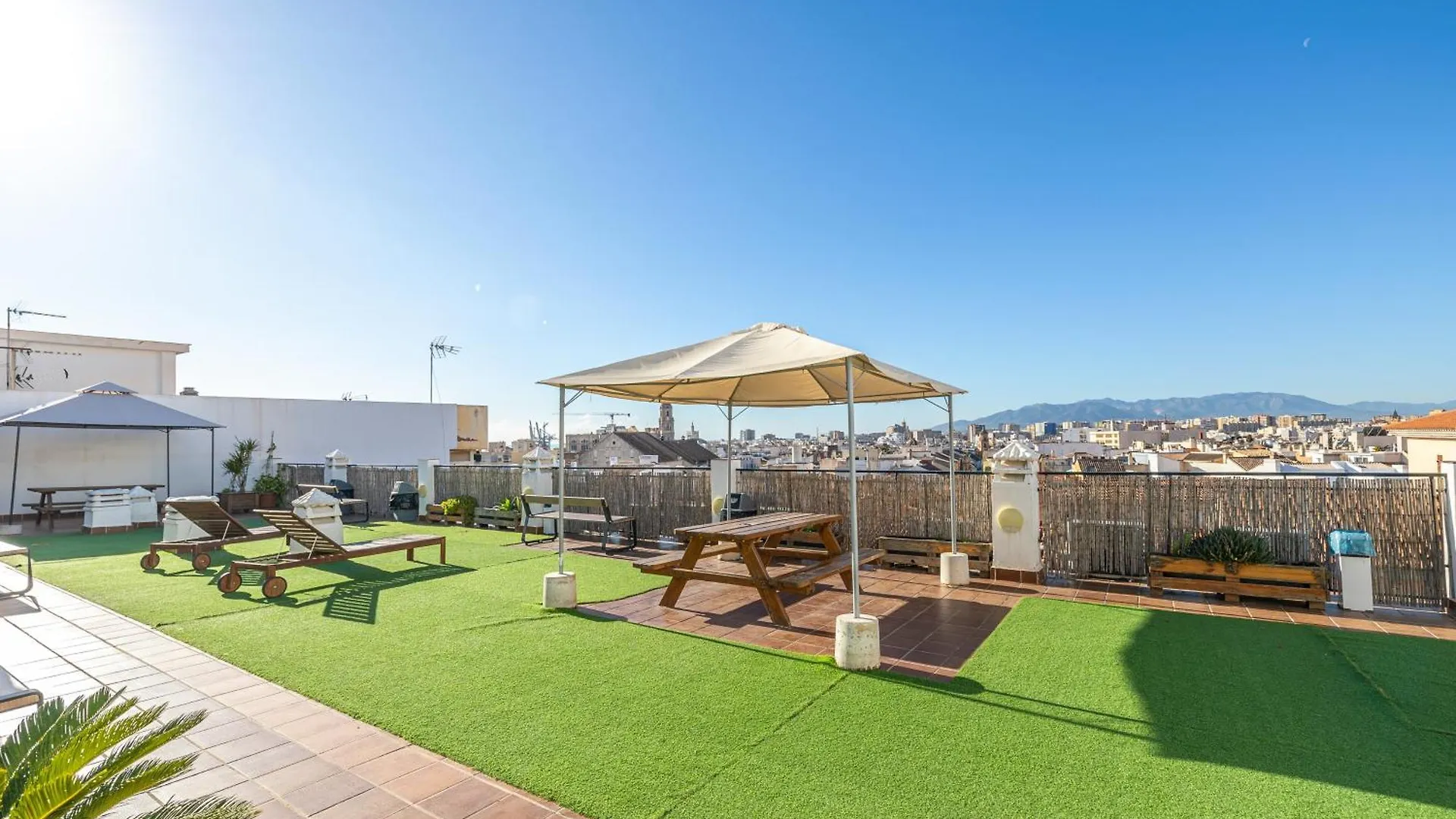 H2M Pasaje Dos Santos Smarttv, Oven, Parking Or Apartment Malaga 0*,  Spain