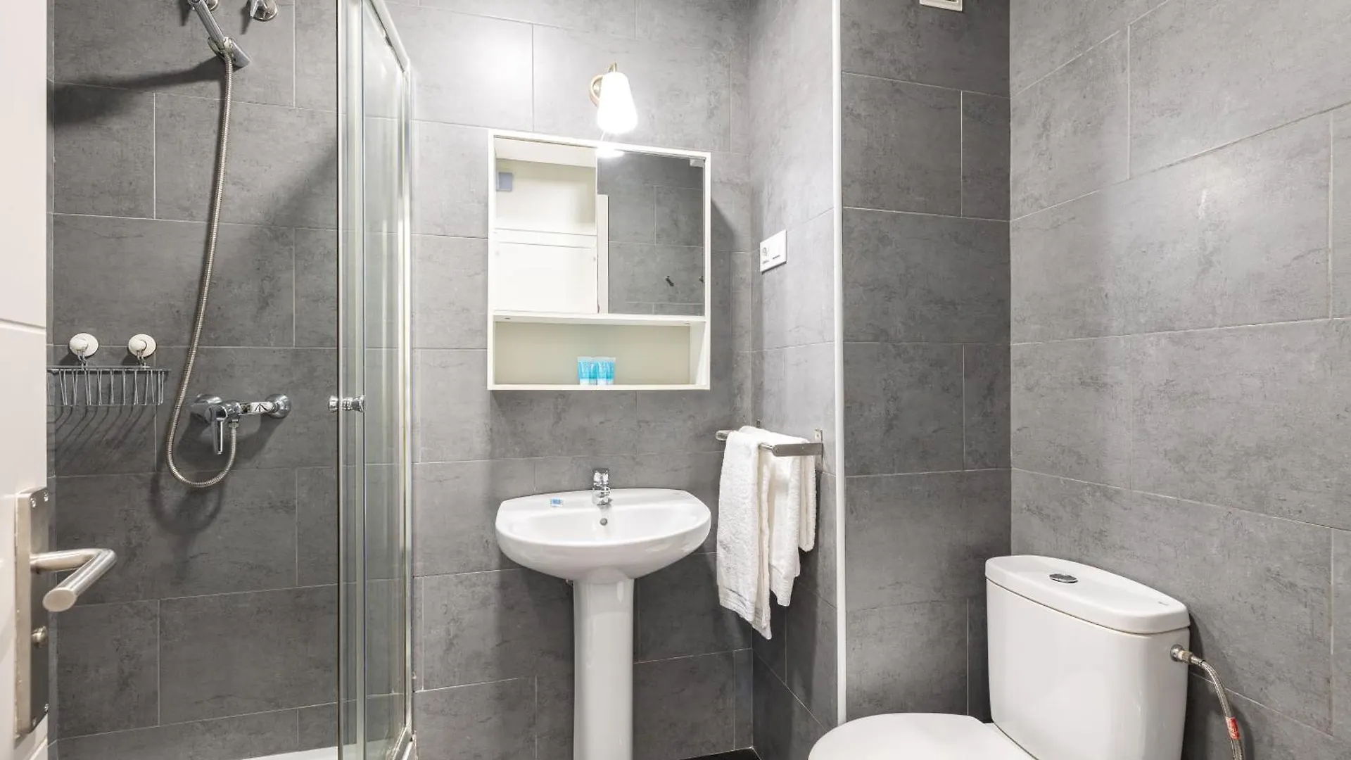 H2M Pasaje Dos Santos Smarttv, Oven, Parking Or Apartment Malaga Spain