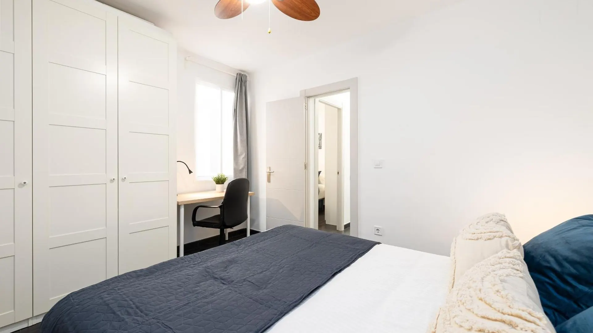 H2M Pasaje Dos Santos Smarttv, Oven, Parking Or Apartment Malaga
